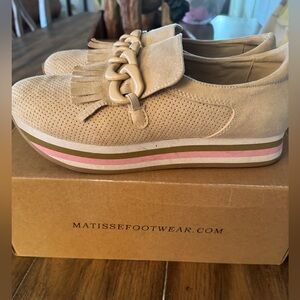 Matisse Coconut platform loafers sz 8